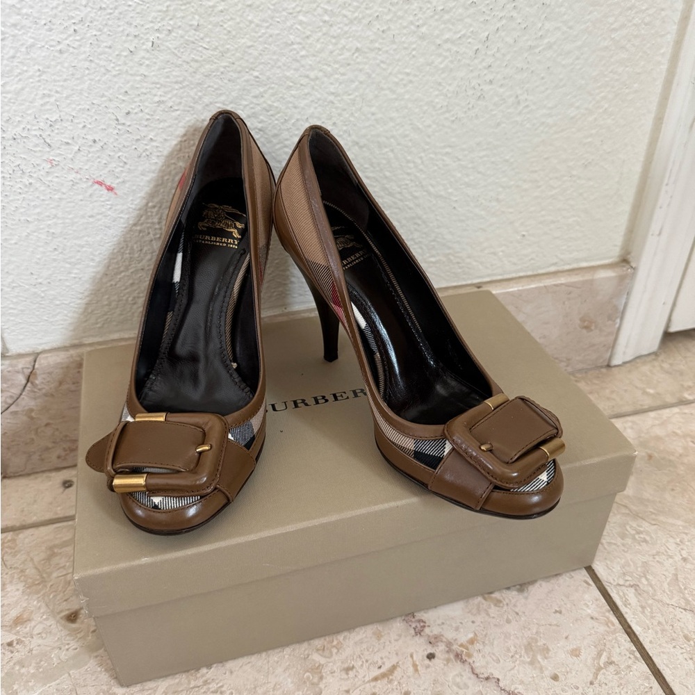 Super Elegant Burberry Heels